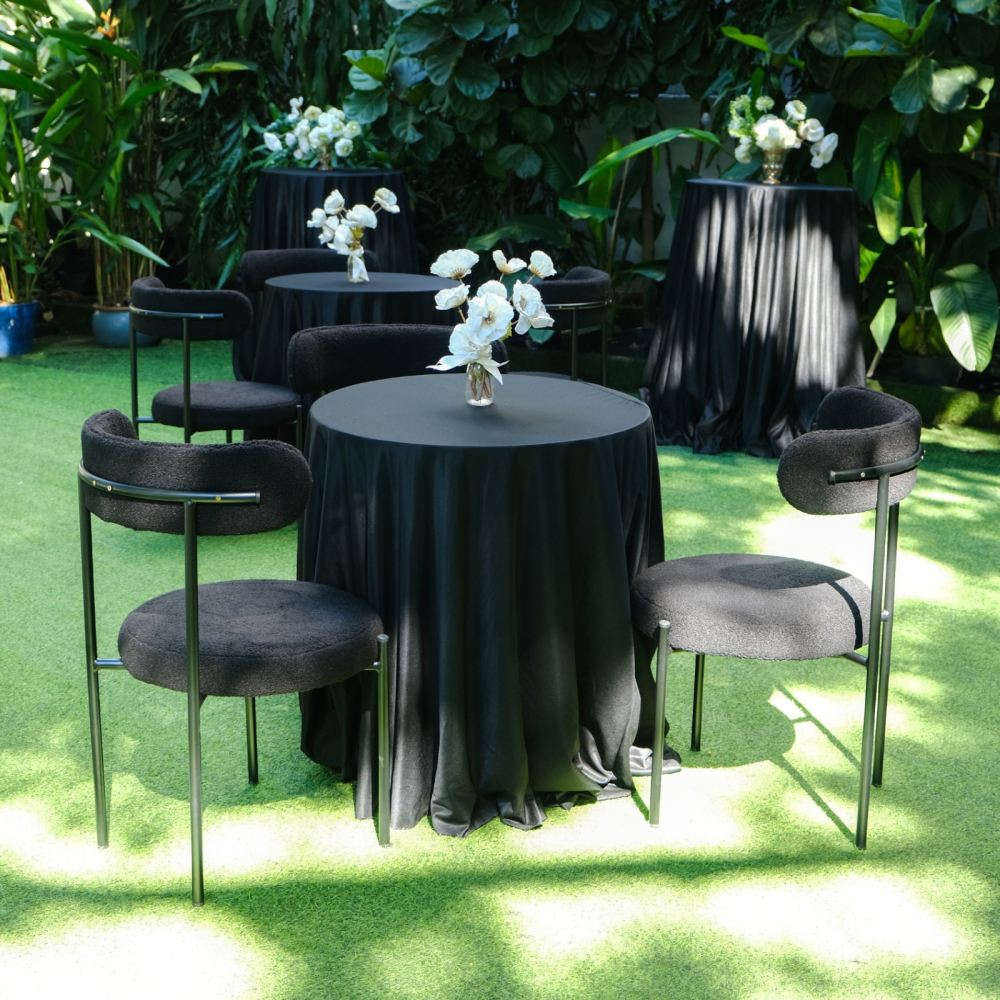 Bouclé Black Chair – Ghế Bouclé & Bàn Cocktail Đen / Cá Tính Tối Giản Trong Không Gian Tiệc Vườn