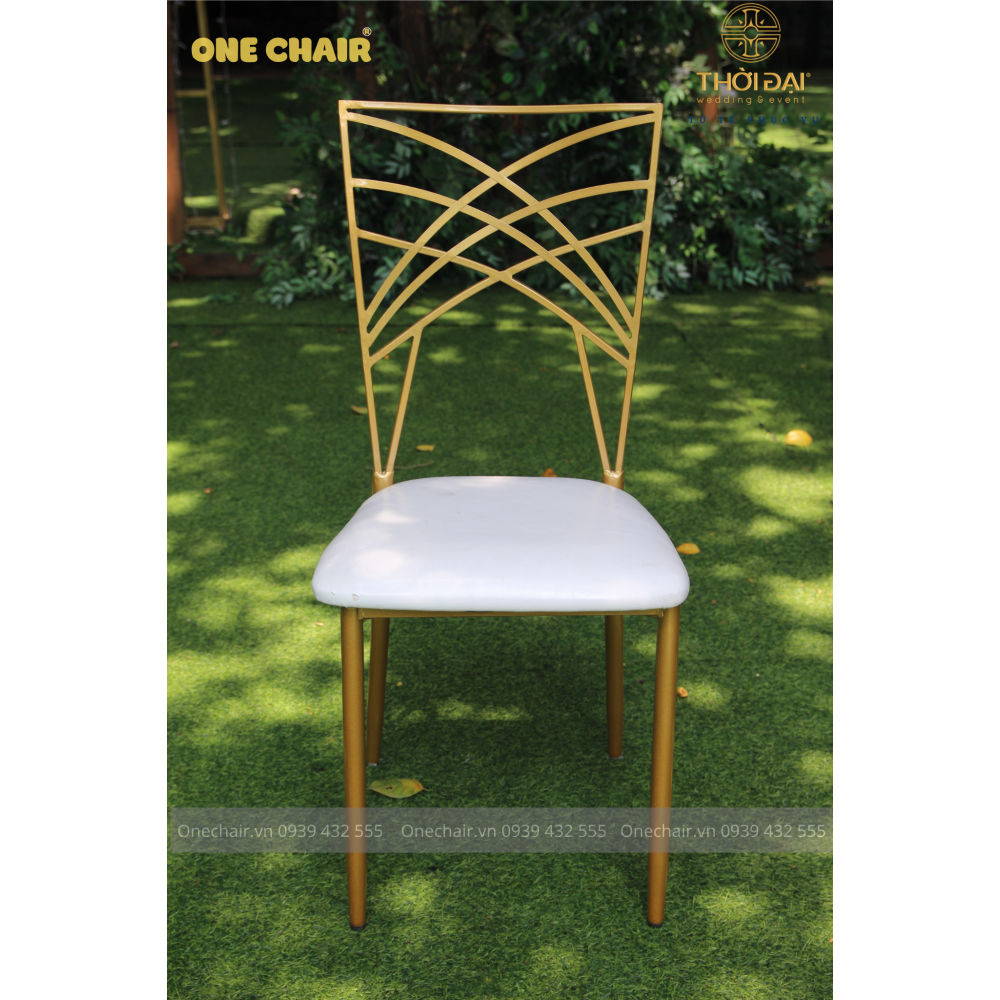 Ghế tắc kè hoa vàng cho sự kiện tiệc cưới