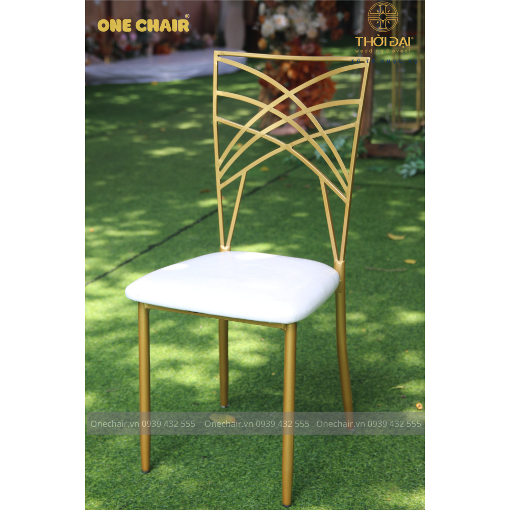 Ghế tắc kè hoa vàng cho sự kiện tiệc cưới