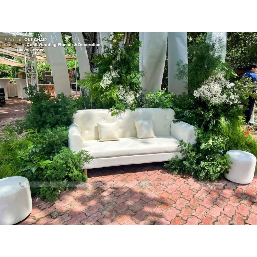 Ghế Sofa Băng Dài Màu Trắng – Tạo Điểm Nhấn Sang Trọng Cho Sự Kiện