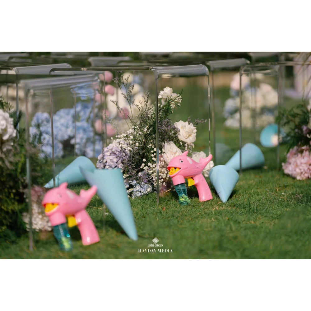 Ghế Box Chair Trong Suốt: Khác Biệt Cho Một Đám Cưới Hiện Đại Và Nổi Bật