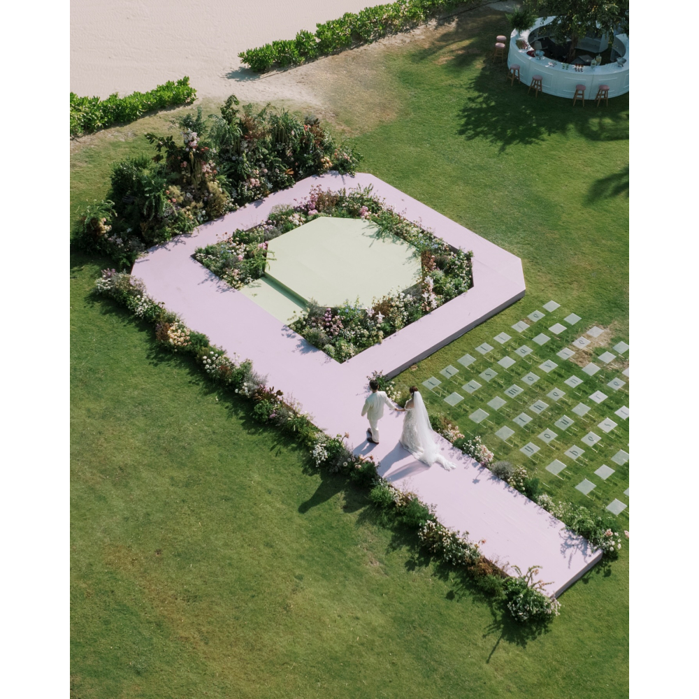 Ghế Box Chair Trong Suốt: Khác Biệt Cho Một Đám Cưới Hiện Đại Và Nổi Bật