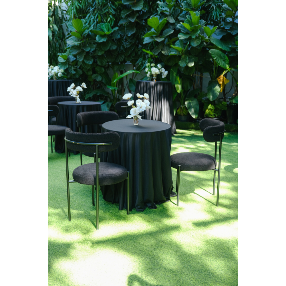 Bouclé Black Chair – Ghế Bouclé & Bàn Cocktail Đen / Cá Tính Tối Giản Trong Không Gian Tiệc Vườn