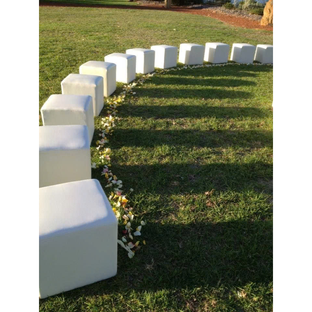 DON SOFA VUÔNG MÀU TRẮNG – TRANG NHÃ TINH KHÔI