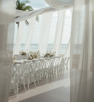 Thonet White – Thanh Thoát & Tinh Khôi Giữa Không Gian Biển Ngập Tràn Ánh Sáng