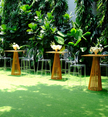 Ghost Bar - Bàn Bar Gỗ Vuông / Bàn Cocktail Sự Giao Thoa Giữa Mộc Mạc và Hiện Đại