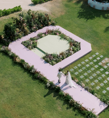 Luxury Wedding | Lễ Cưới Hiện Đại Giữa Biển Xanh – Vẻ Đẹp Trong Suốt Của Box Chair