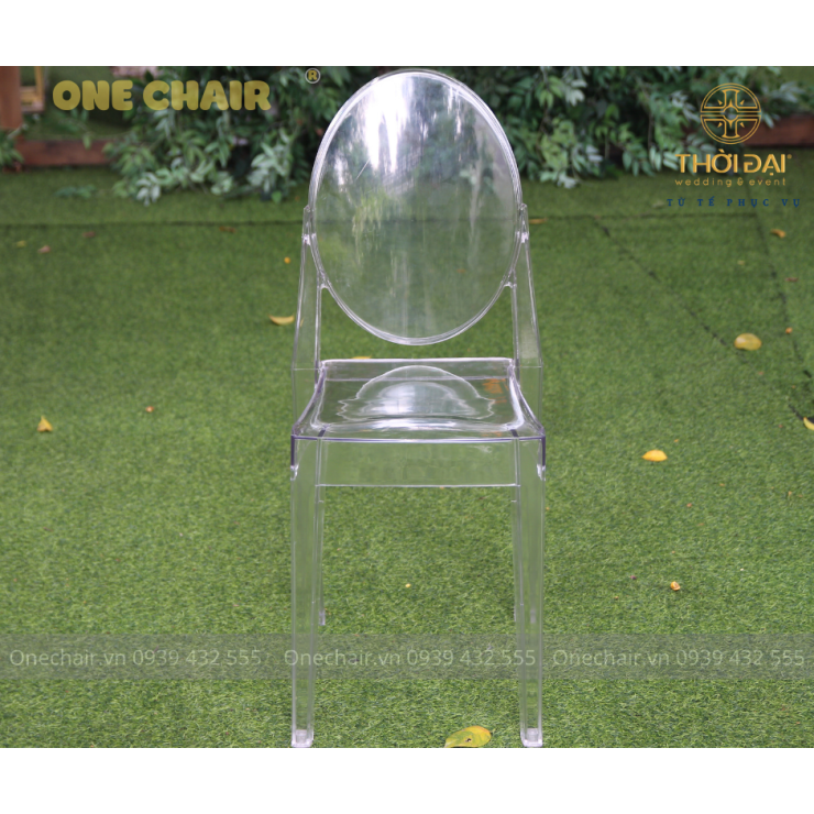 Cho thuê ghế đám cưới pha lê Chiavari Ghost Chair acrylic cho sự kiện ngoài trời lung linh