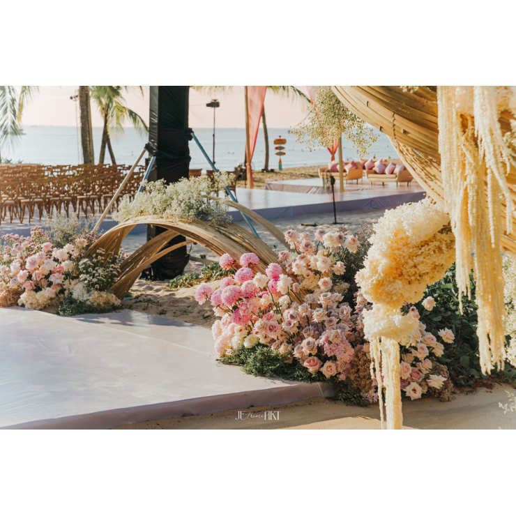 Luxury Wedding | Hơi Thở Mộc Mạc Giữa Lễ Cưới Biển Đầy Sắc Màu