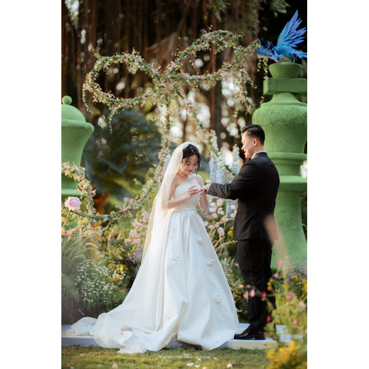 Doanh Nhân Thái Minh & Ca Sĩ Thái Trinh |   Lễ Cưới Cổ Tích Giữa Khu Vườn Cờ Vua Xanh Mát Và Rực Sắc Hoa