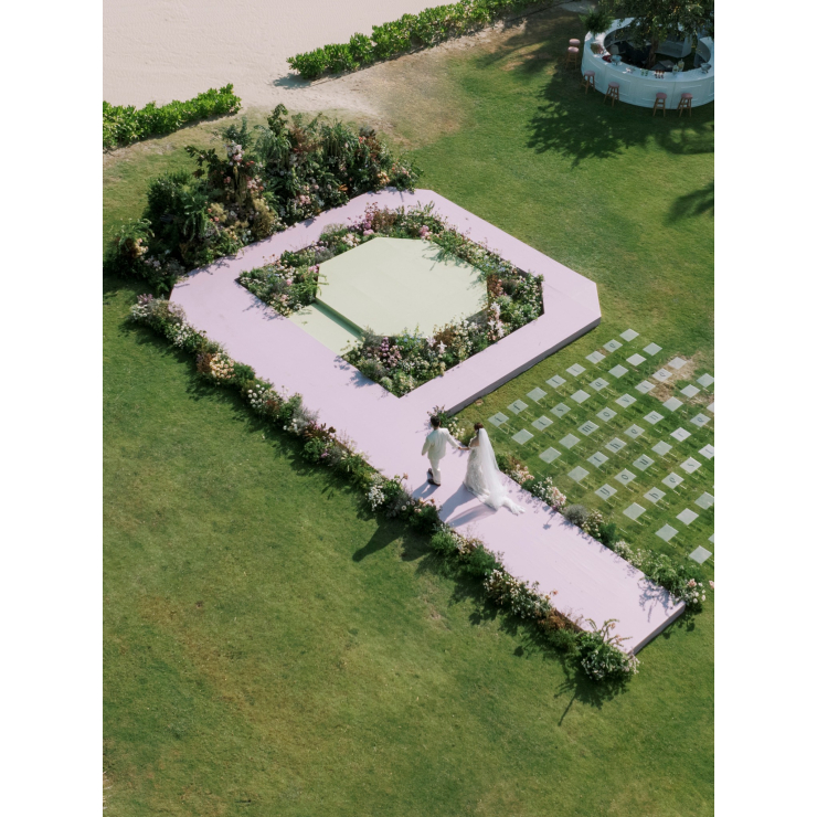 Luxury Wedding | Lễ Cưới Hiện Đại Giữa Biển Xanh – Vẻ Đẹp Trong Suốt Của Box Chair