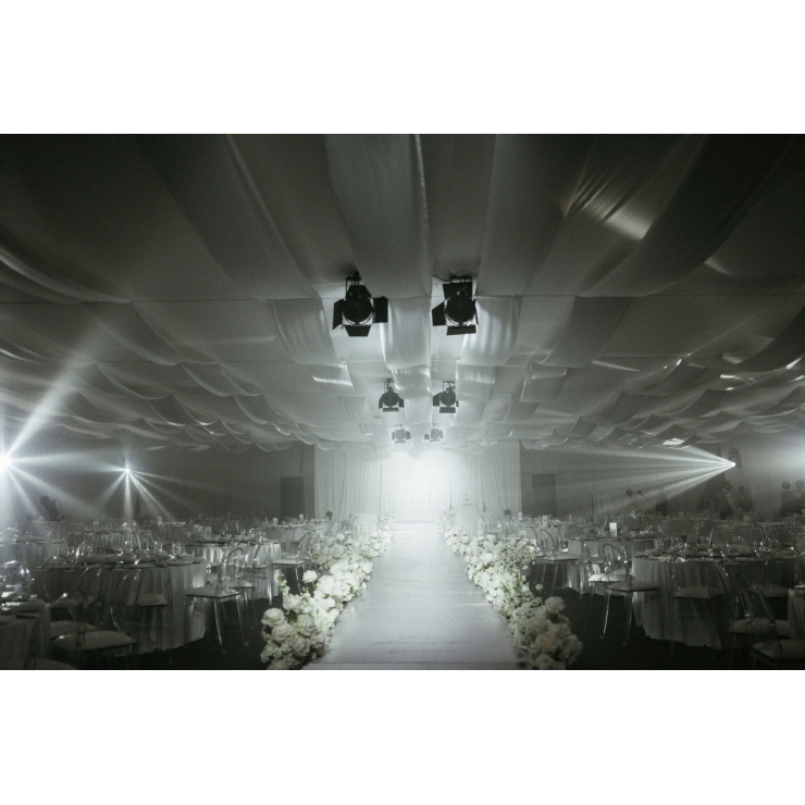 Ghost Chair | Vẻ Đẹp Trong Suốt Trong Không Gian Cưới Tinh Khôi & Trang Nhã