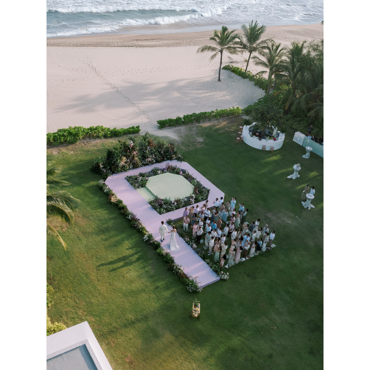 Luxury Wedding | Lễ Cưới Hiện Đại Giữa Biển Xanh – Vẻ Đẹp Trong Suốt Của Box Chair