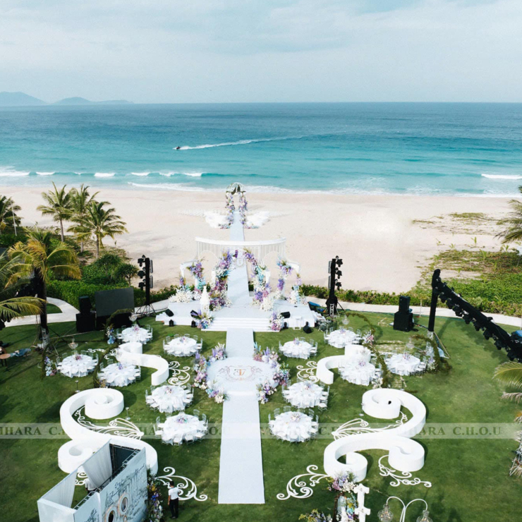 Luxury Wedding | Lễ Cưới Sang Trọng Bên Bờ Biển – Hòa Sắc Trắng & Lavender