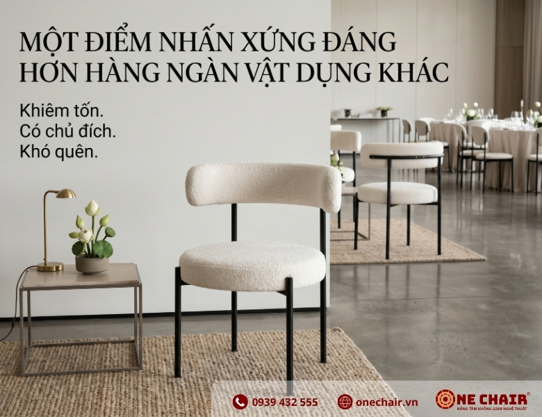 Bouclé Chair làm điểm nhấn tiết chế rõ ràng cho một góc tiệc thay nhiều món trang trí