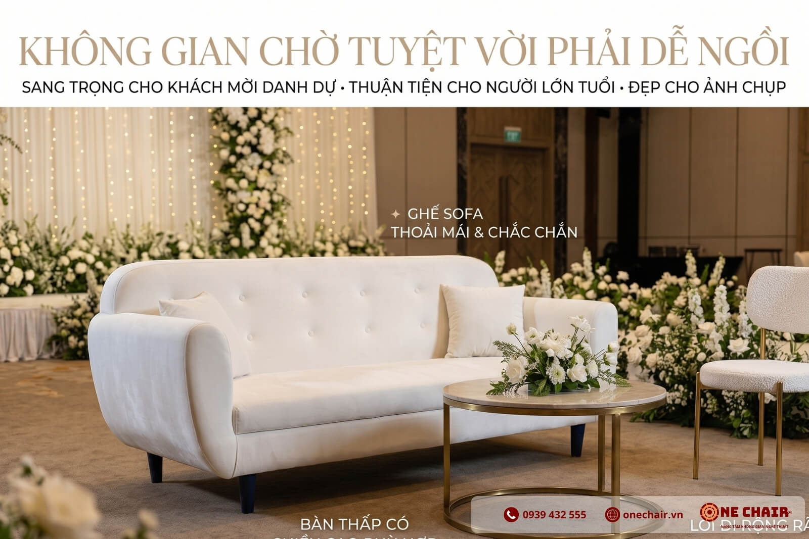Khu lounge tiệc cưới setup với sofa cong, bàn thấp và đèn ấm cho khách quý